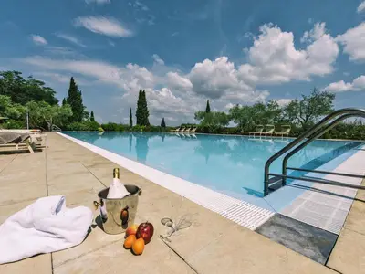 PoolOfHouse