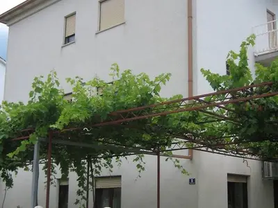 Ferienwohnung für 8 Personen in Kaštel Novi 1/10