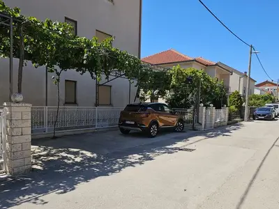 Ferienwohnung für 8 Personen in Kaštel Novi 2/10