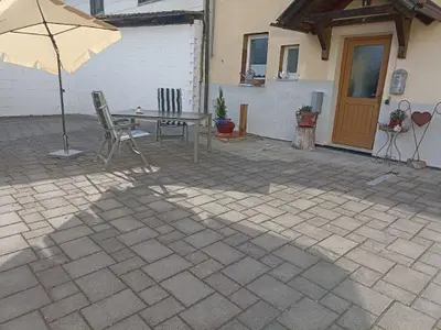 Sitzgelegenheit im Hof