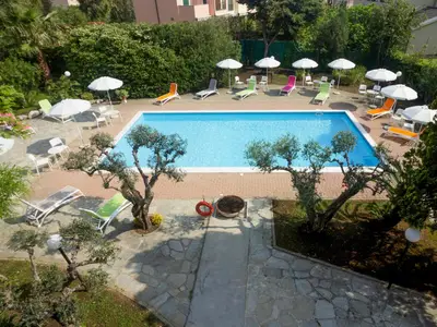 PoolOfHouse
