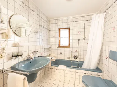 Bad mit Badewanne Fewo Stadler