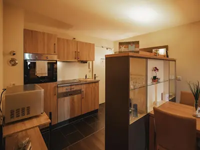 Küchenzeile mit Backofen
