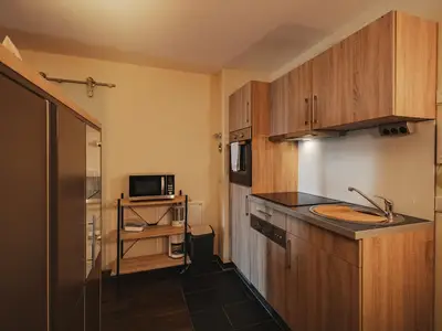 Küchenzeile mit Backofen