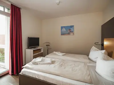 Schlafzimmer mit Doppelbett