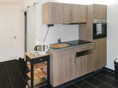 Küchenzeile mit Backofen