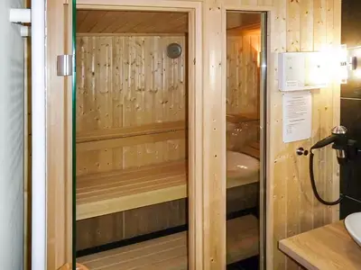 Badezimmer mit Saunabereich