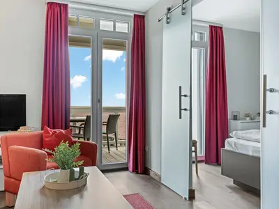 Wohnbereich mit Zugang zum Balkon