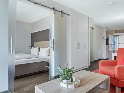 Wohnbereich mit Zugang zum Schlafzimmer