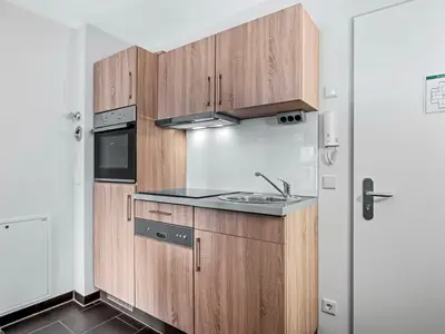 Küchenzeile mit Backofen