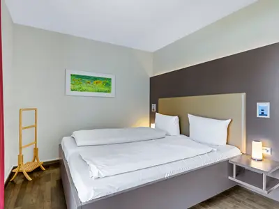 Schlafzimmer mit Doppelbett