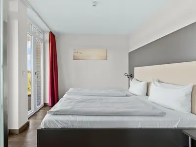 Schlafzimmer mit Doppelbett