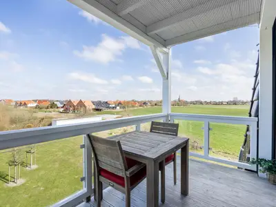 Balkon mit Gartenmöbeln