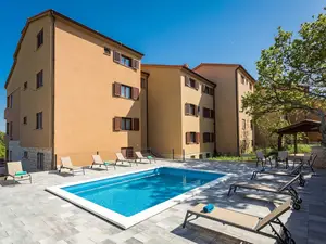 PoolOfHouse