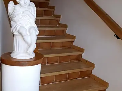 stiegenaufgang zu den Zimmern