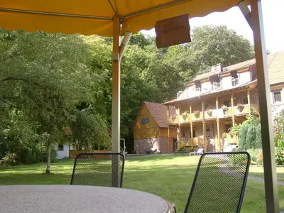 Blick vom Pavillon zum Haus