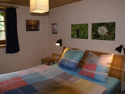 Schlafzimmer mit Doppelbett