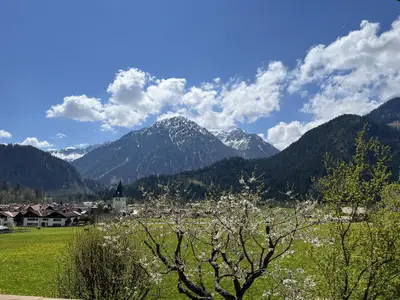 Geisteier's Hüs, Aussicht vom Südbalkon, Frühling