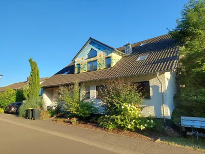 Das_Haus_von_der_Straßen_betrachtet