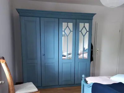 Schlafzimmer 1 Kleiderschrank