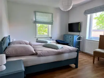 Schlafzimmer 1
