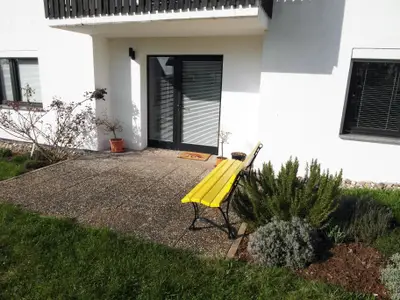 Eingan und Terrasse