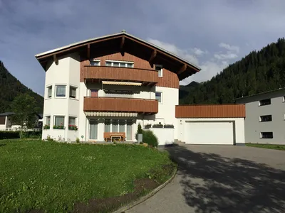 Landhaus im Sommer