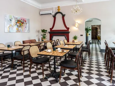 Restaurant - Cafe