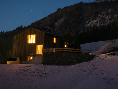 Wiesegg Aussenansicht Nacht