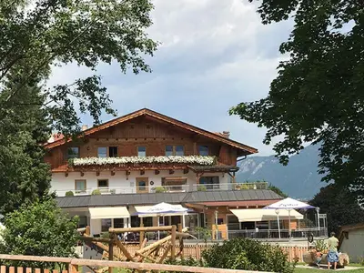 Zillertal-Fuegen-Appartements-Huber-Ansicht-Sommer