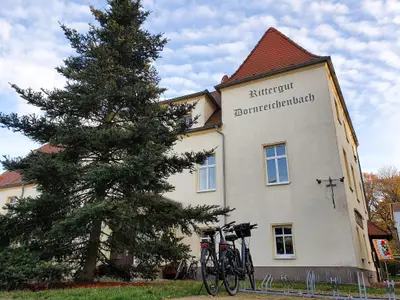 Fahrradständer vor dem Haus