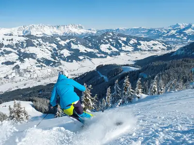 skifahren-im-tiefschnee-im-skigebiet-kirchberg-kit