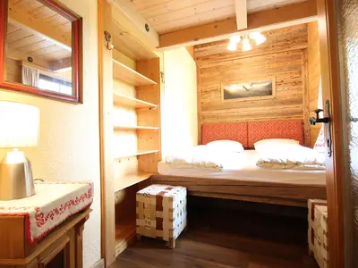 Schlafzimmer mit Doppelbett