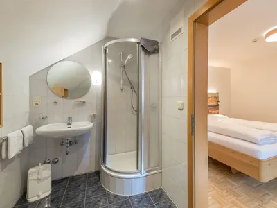 Bad mit Dusche