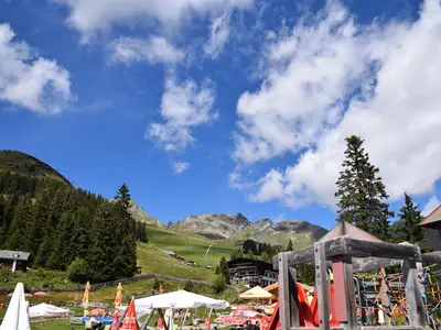 Dias Spielplatz Blick in richtung Alpenmuseum