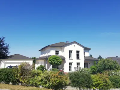 Wohnhaus mit Garten