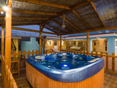 PoolOfHouse