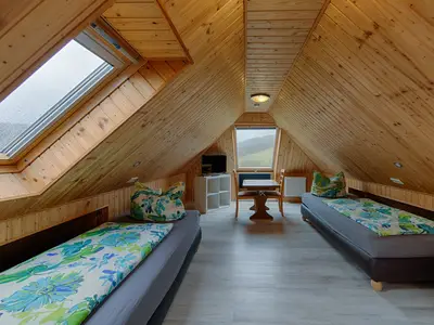 1. Schlafzimmer 6, obere Etage mit Küche