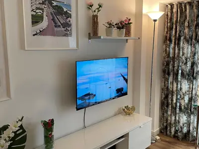 Smart TV und Klimaanlage (reversibel)