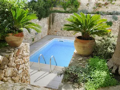 PoolOfHouse