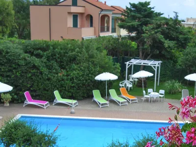 PoolOfHouse