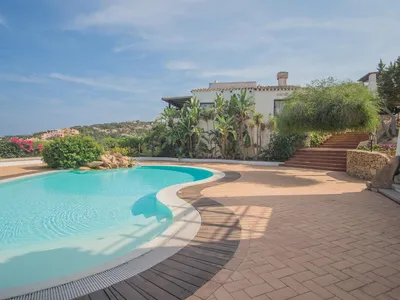 PoolOfHouse