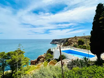 PoolOfHouse