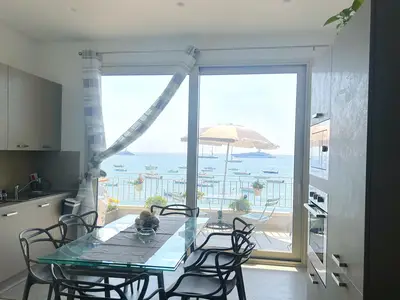 DiningRoom
