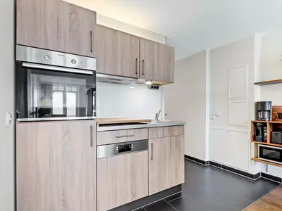 Küchenzeile mit Backofen