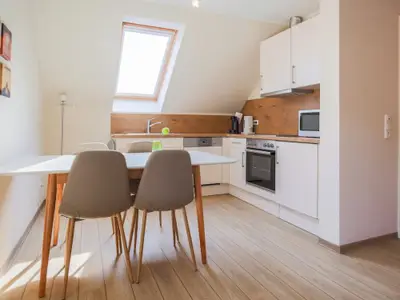 Küche mit Sitzgelegenheit