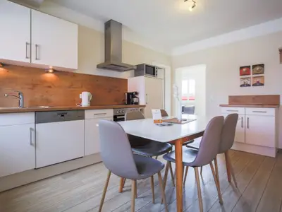 Küche mit Sitzgelegenheit