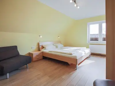Schlafzimmer mit Couch