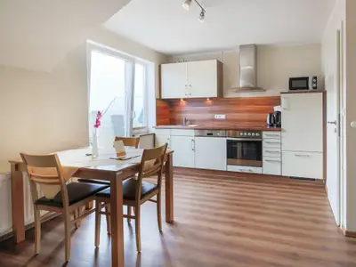 Küche mit Sitzgelegenheit