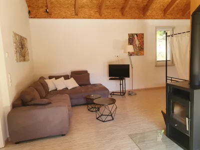 Couch, Fernseher, Kamin
